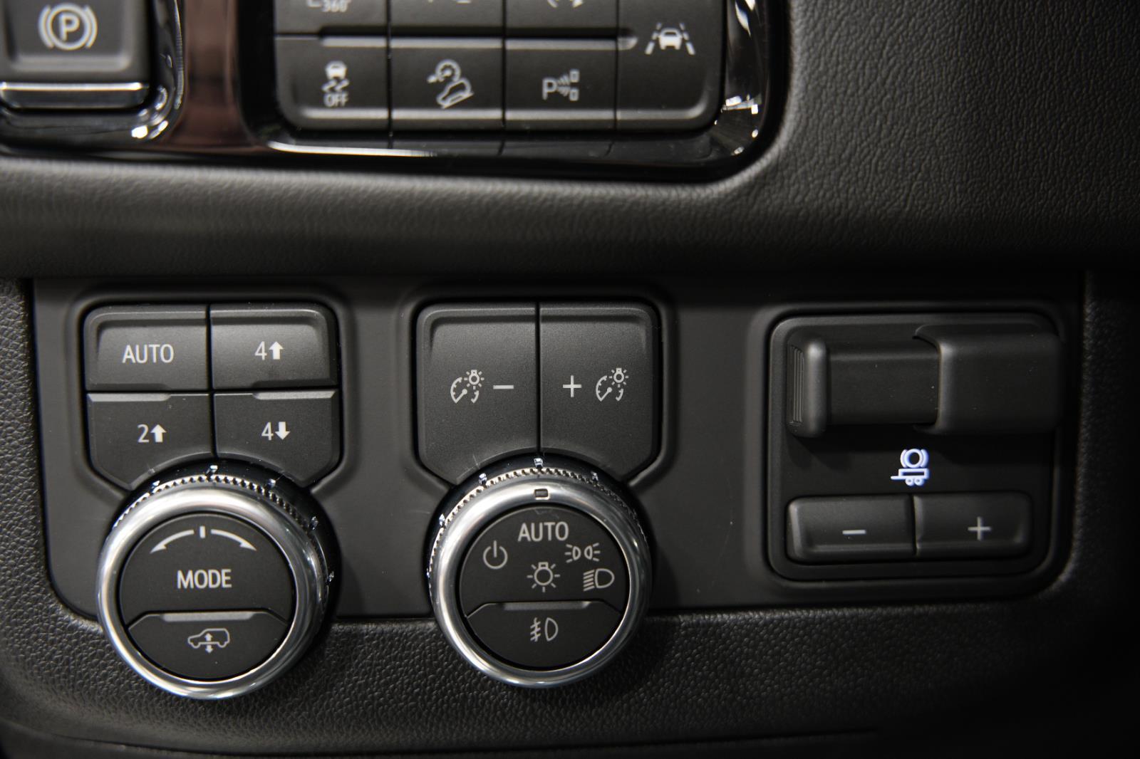 2026 GMC Yukon Denali - Photo 38
