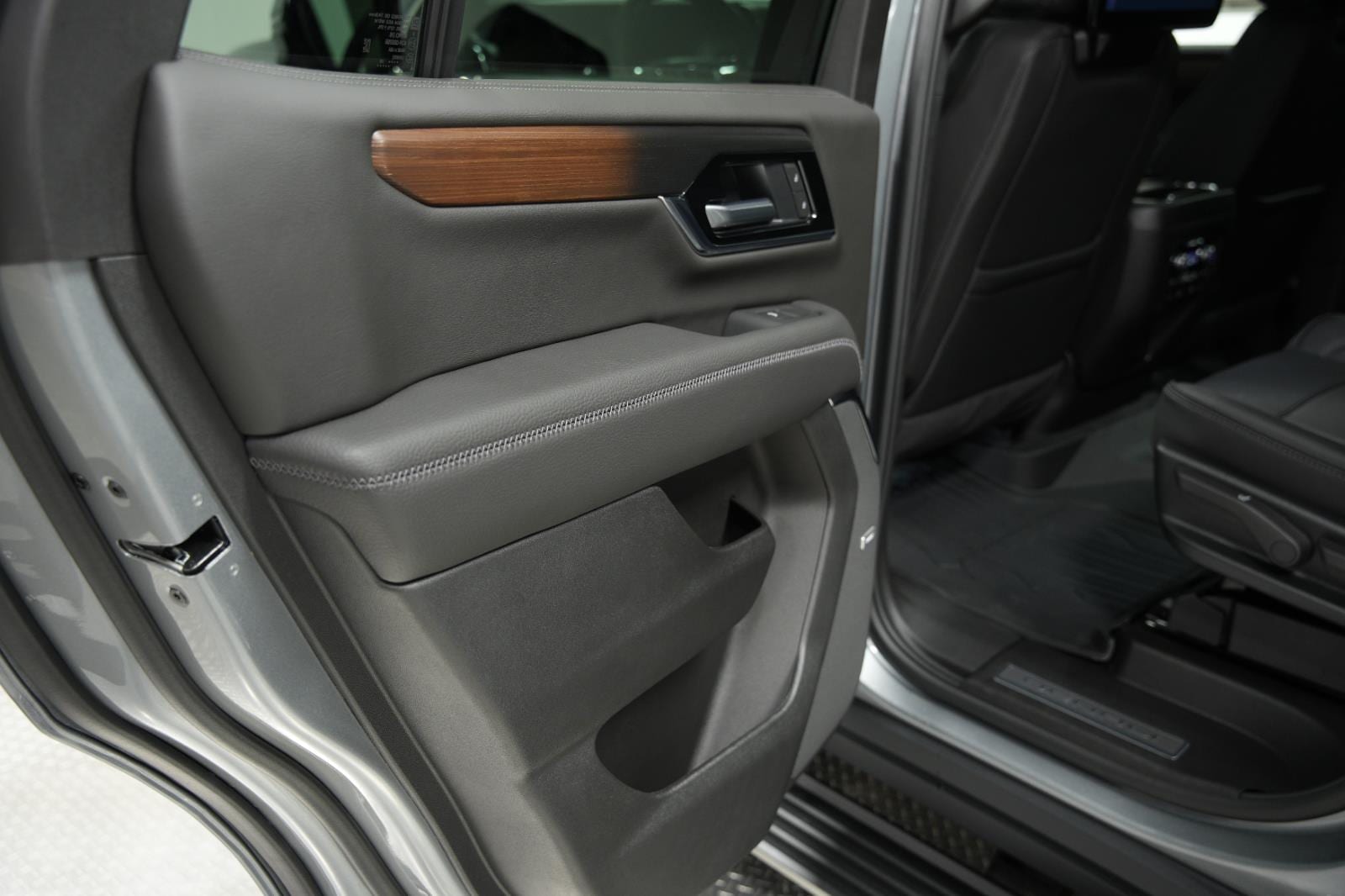 2026 GMC Yukon Denali - Photo 25