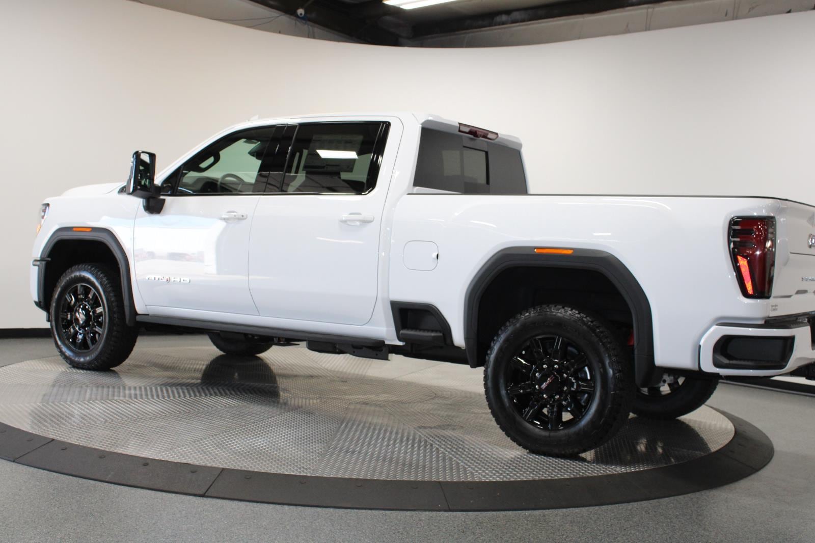 2026 GMC Sierra 2500HD AT4 - Photo 8