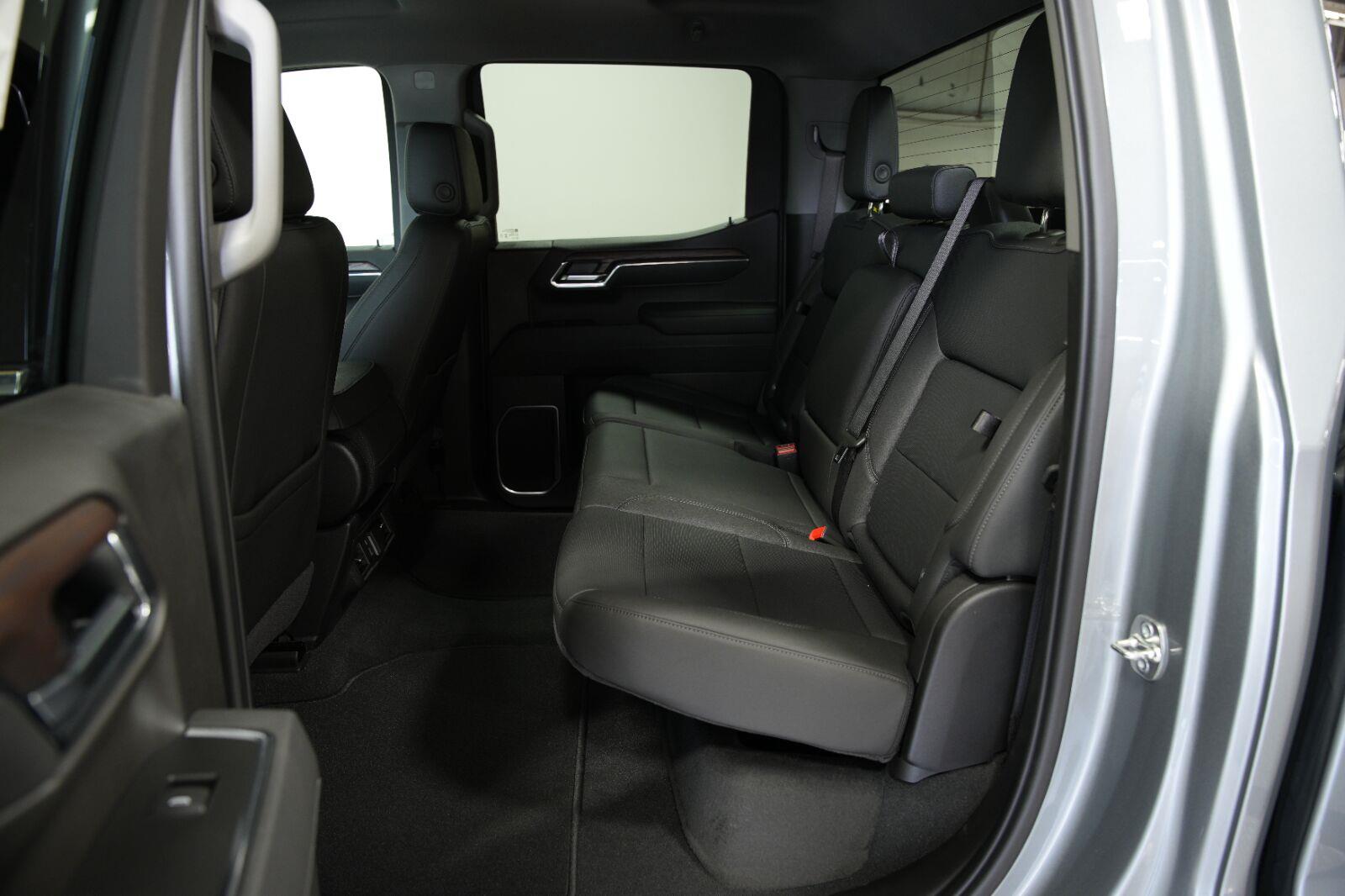 2026 GMC Sierra 1500 SLT - Photo 30