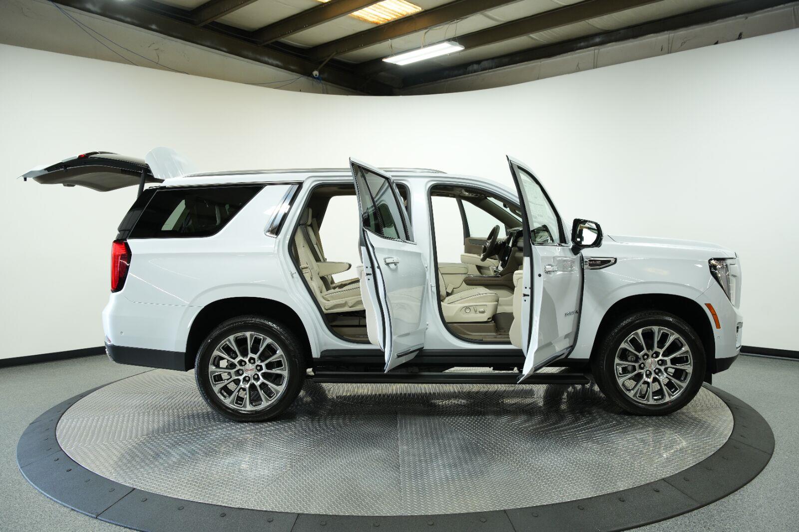 2026 GMC Yukon Denali - Photo 12
