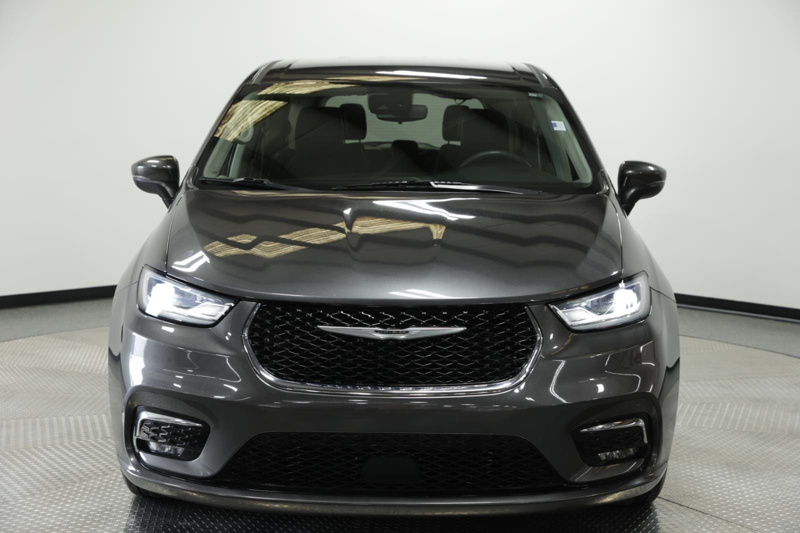 Used 2023 Chrysler Pacifica Touring L with VIN 2C4RC1BG4PR535329 for sale in Kansas City