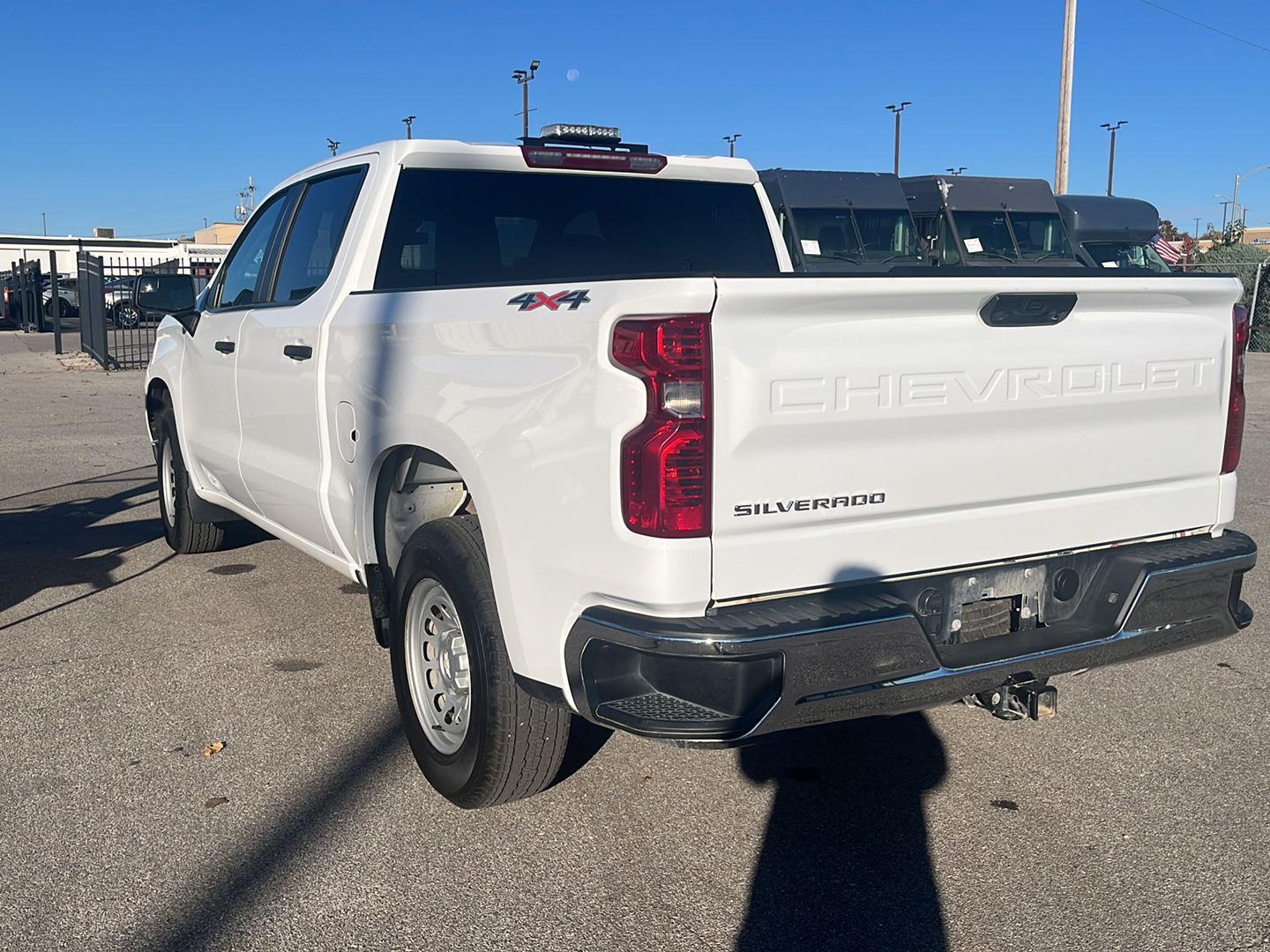 2023 Chevrolet Silverado 1500 photo 2