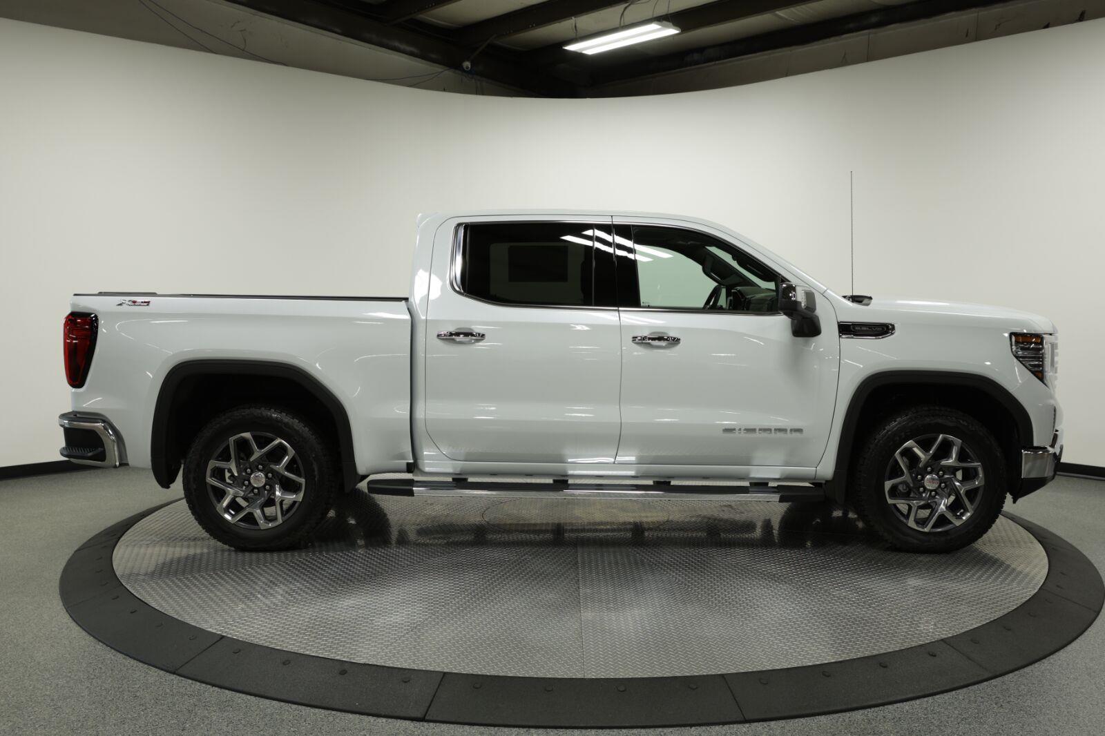 2026 GMC Sierra 1500 SLT - Photo 9
