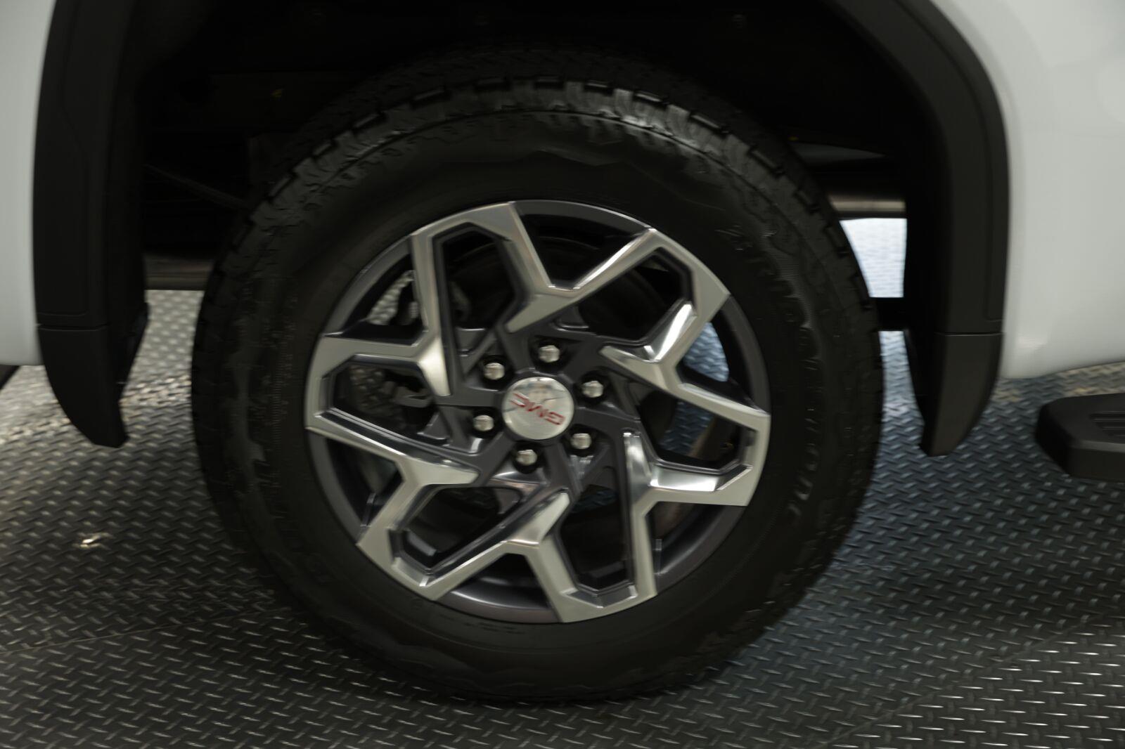 2026 GMC Sierra 1500 SLT - Photo 23