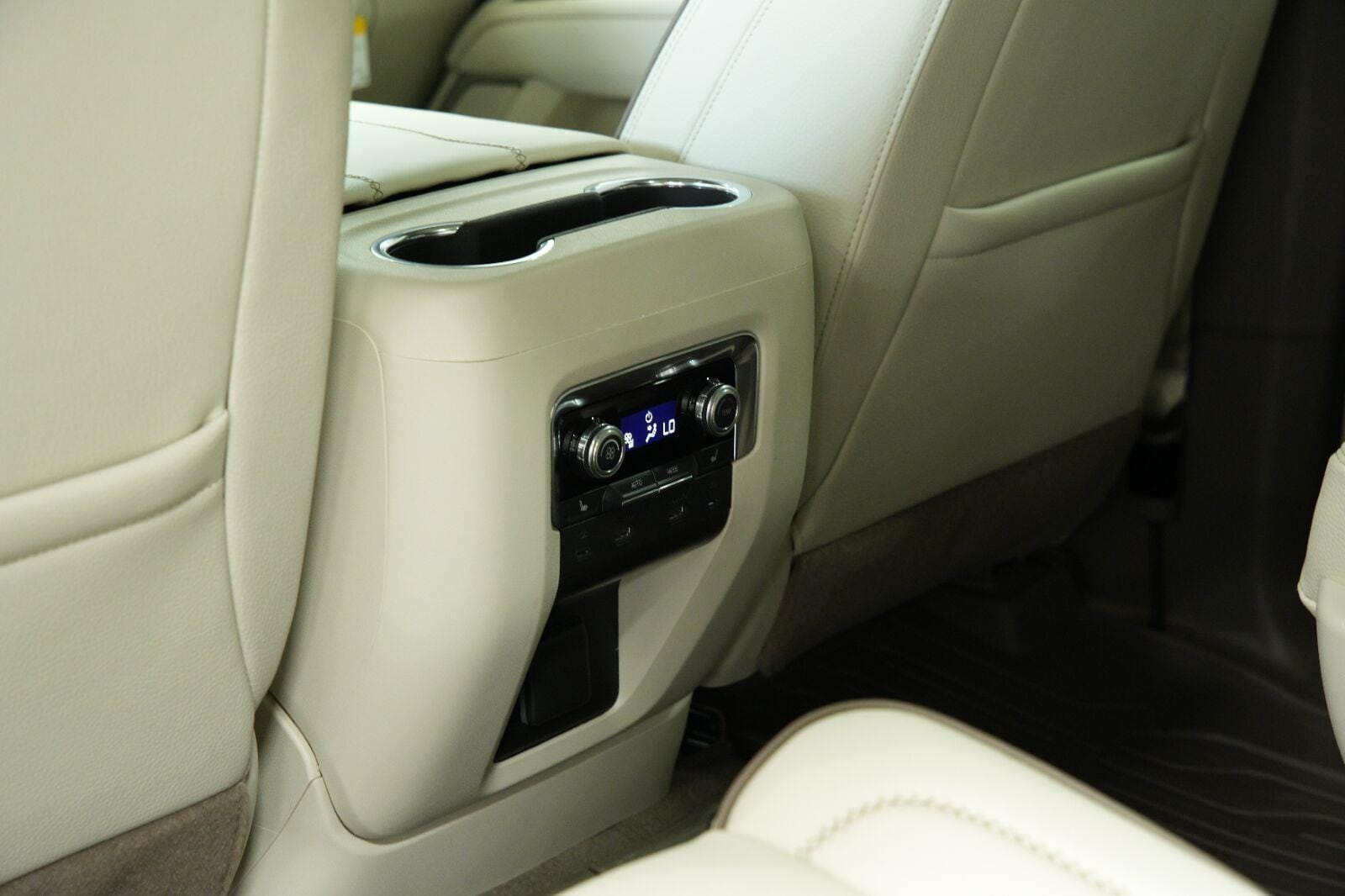 2026 GMC Yukon Denali - Photo 39