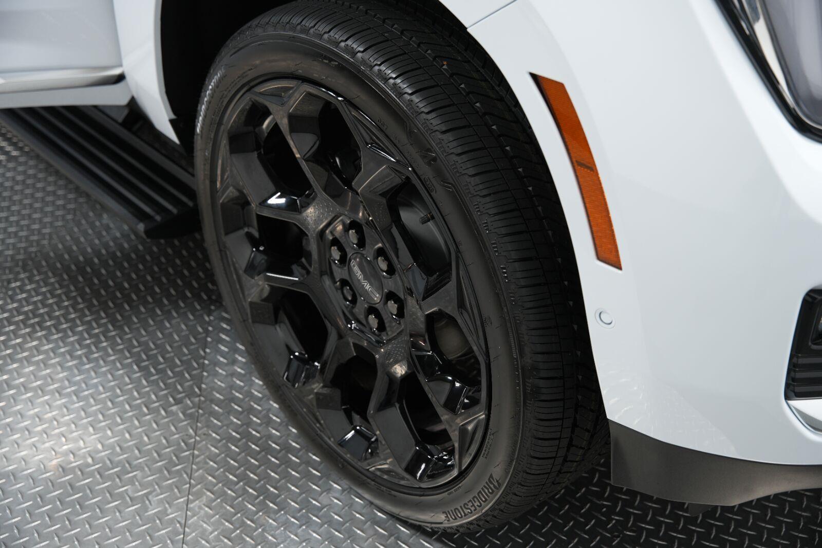 2026 GMC Yukon XL Denali - Photo 18
