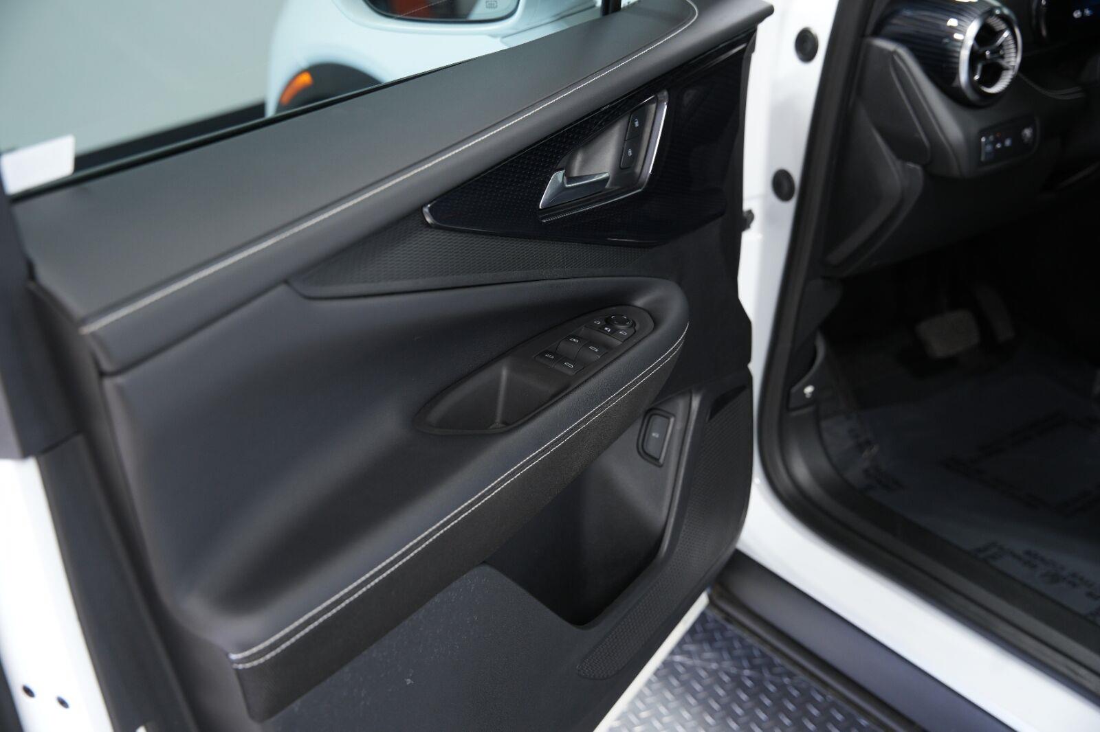 2024 Chevrolet Blazer EV LT - Photo 34
