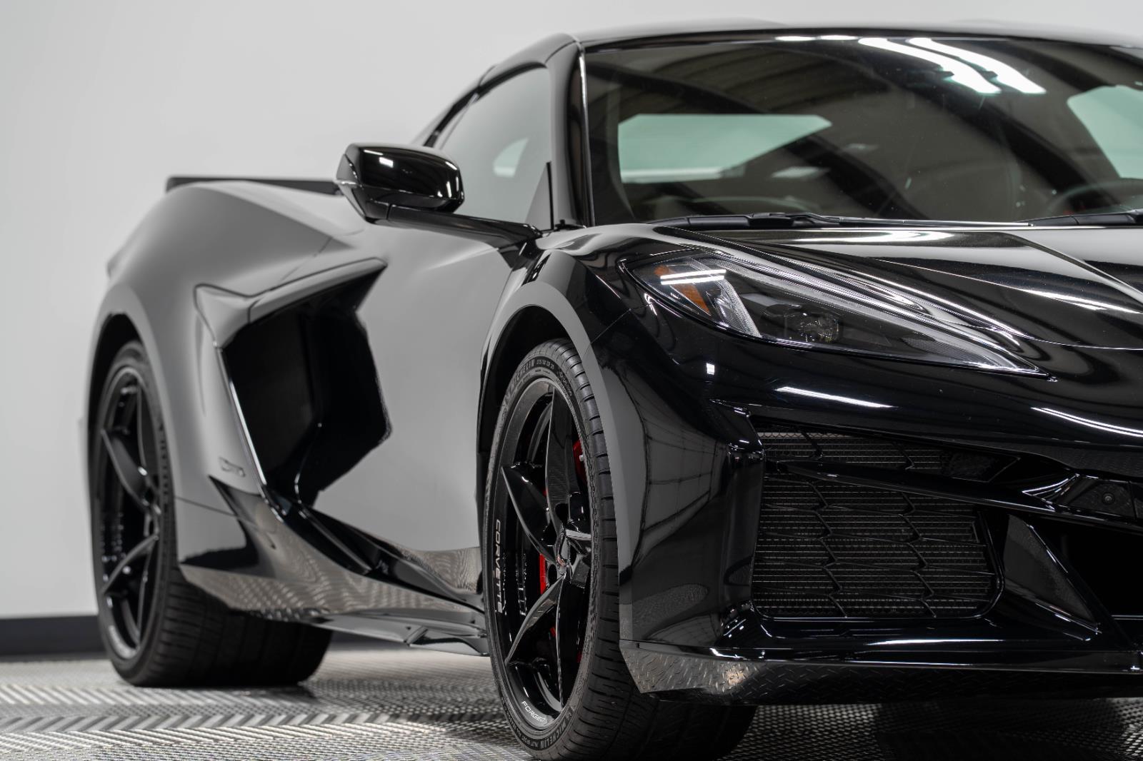 2025 Chevrolet Corvette E-Ray 2LZ photo 3