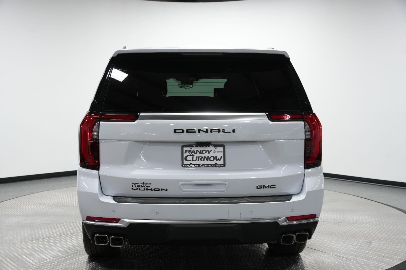 2026 GMC Yukon XL Denali - Photo 10