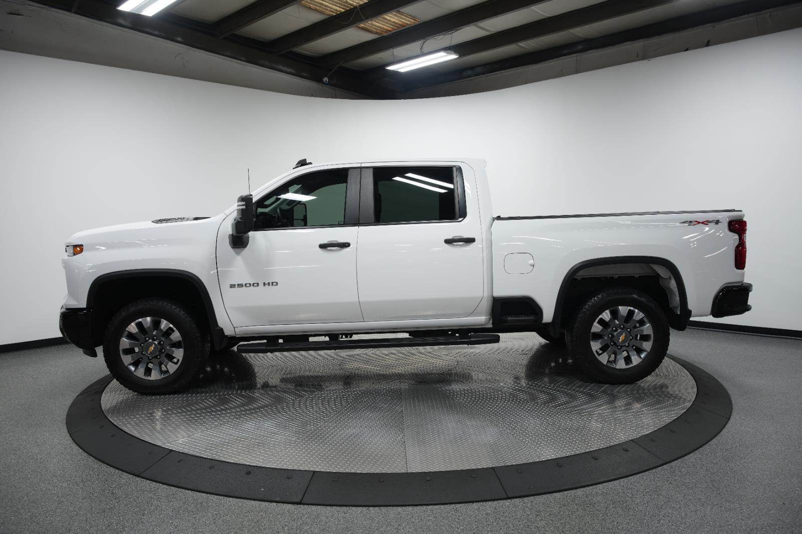 2024 Chevrolet Silverado 2500HD Custom photo 2
