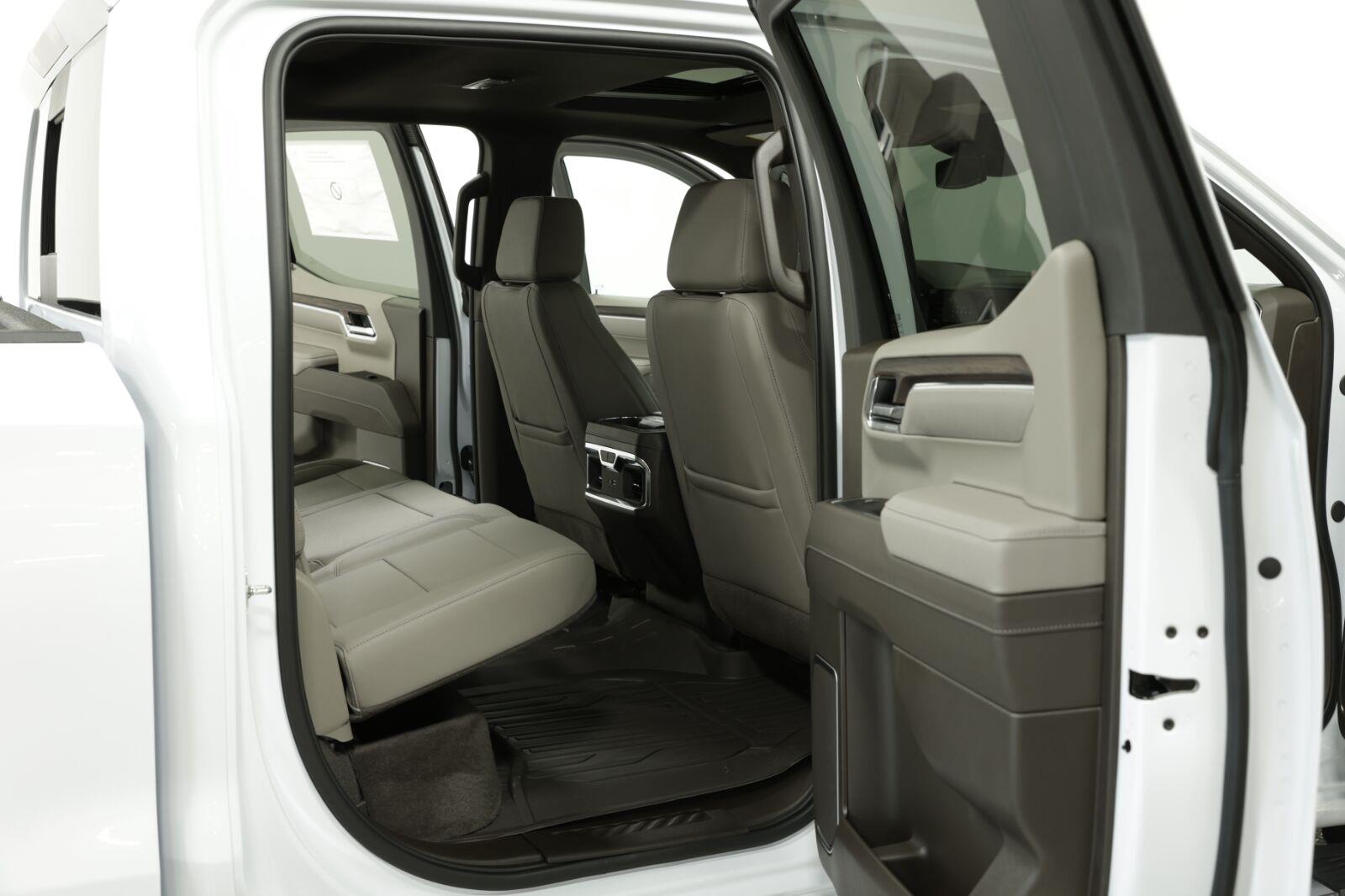 2026 GMC Sierra 1500 SLT - Photo 12