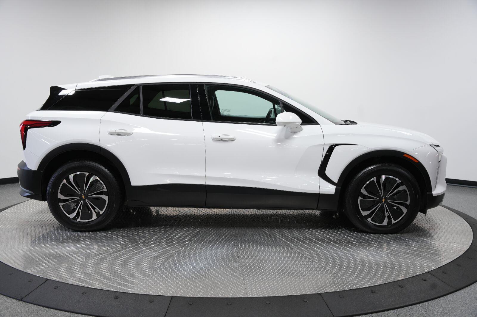 2024 Chevrolet Blazer EV LT - Photo 10