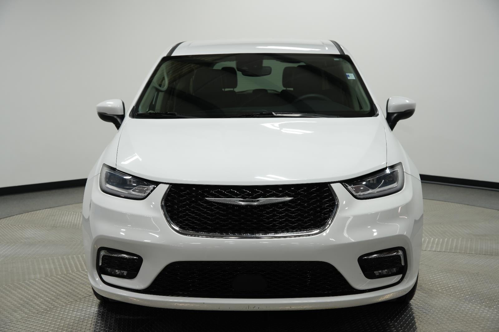 Used 2023 Chrysler Pacifica Touring L with VIN 2C4RC1BG0PR560566 for sale in Kansas City