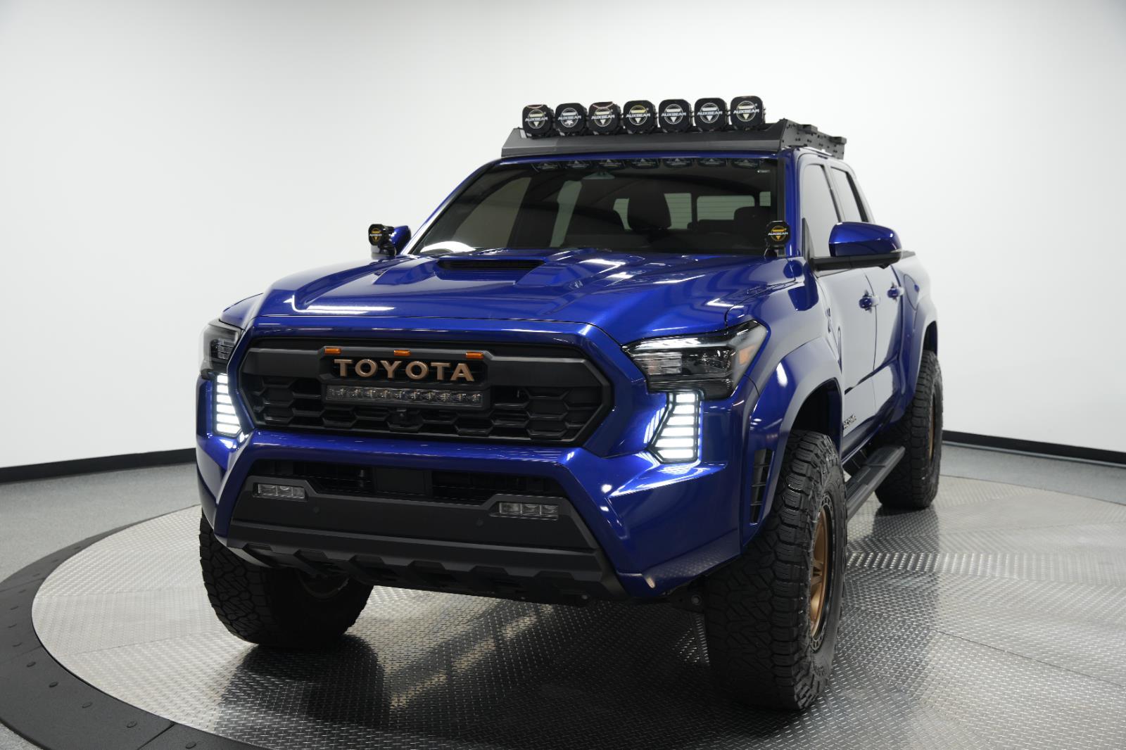 2024 Toyota Tacoma SR5 photo 2