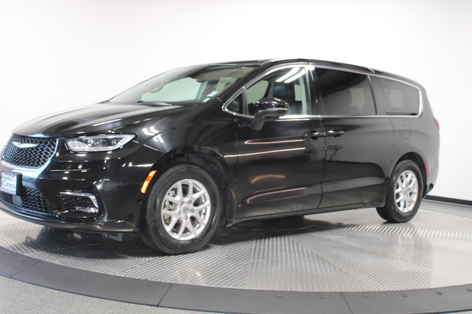 2023 Chrysler Pacifica Touring L - Photo 4