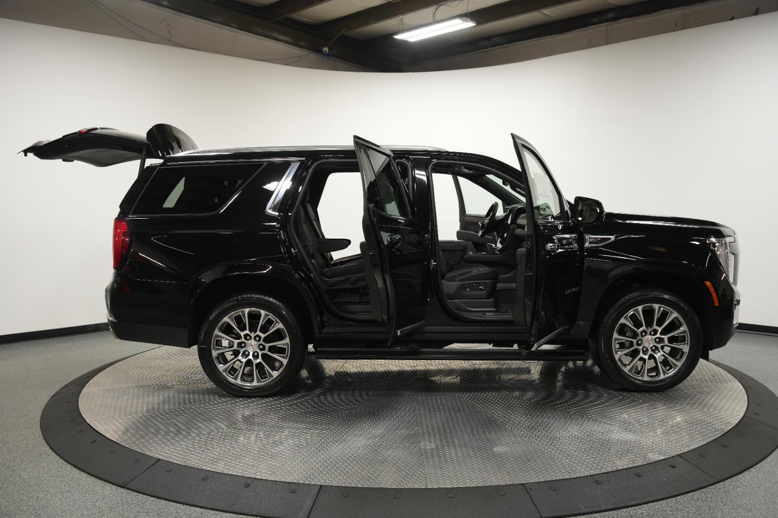 2026 GMC Yukon Denali - Photo 13