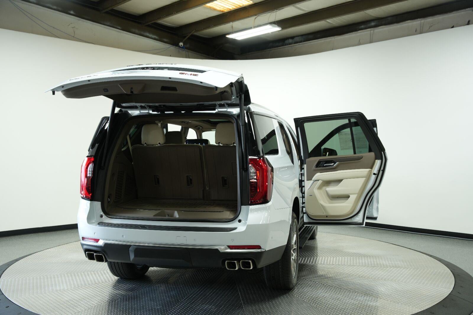 2026 GMC Yukon Denali - Photo 15