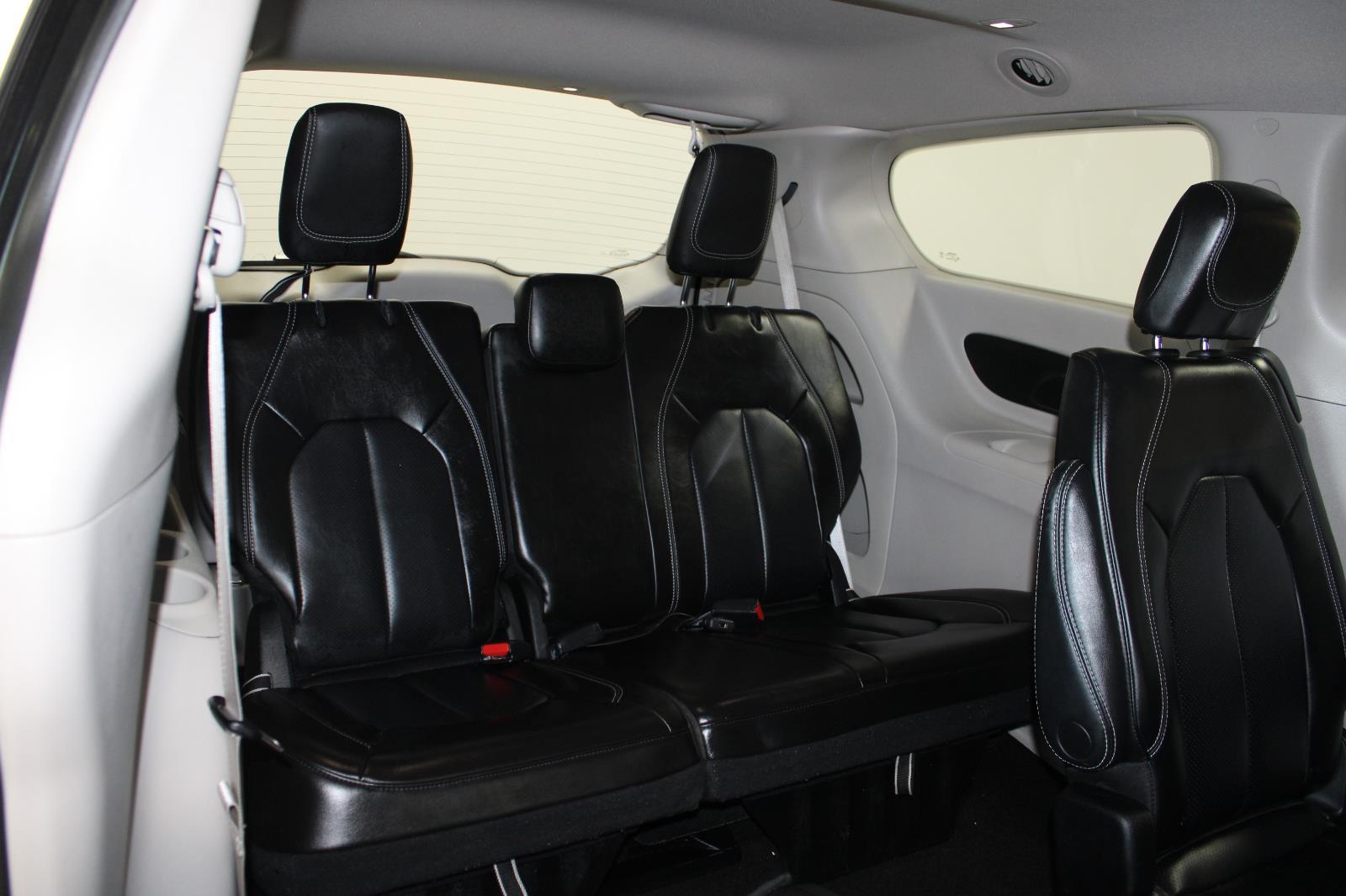 2023 Chrysler Pacifica Touring L - Photo 20