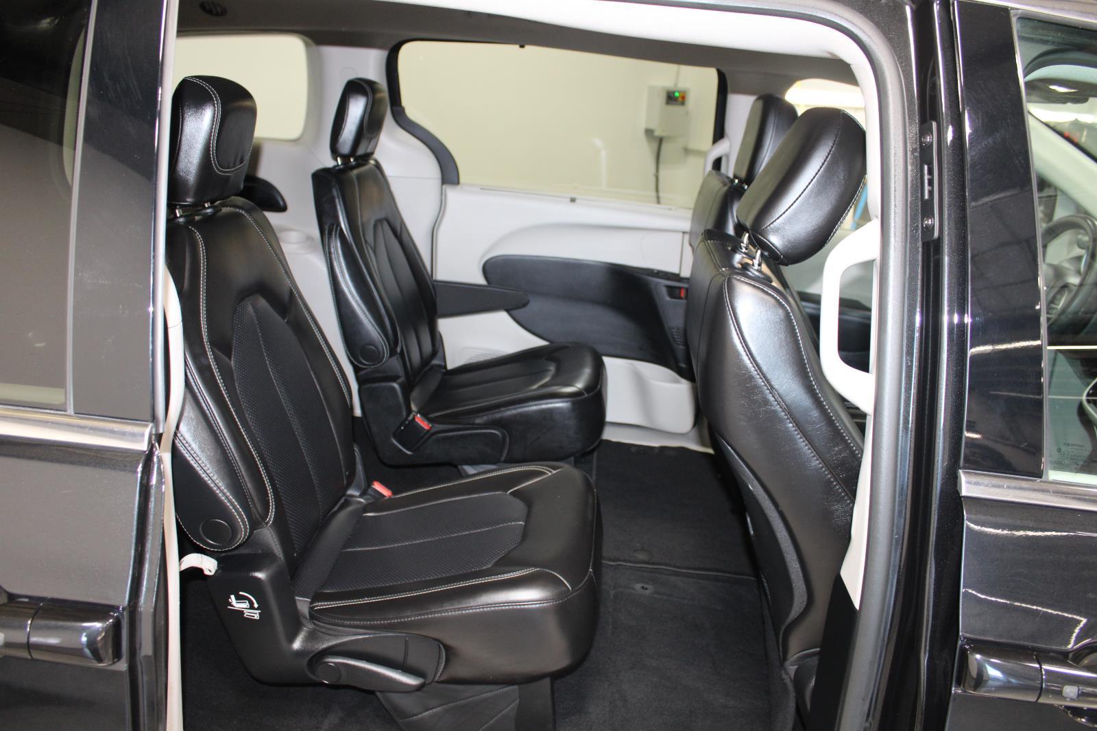2023 Chrysler Pacifica Touring L - Photo 19