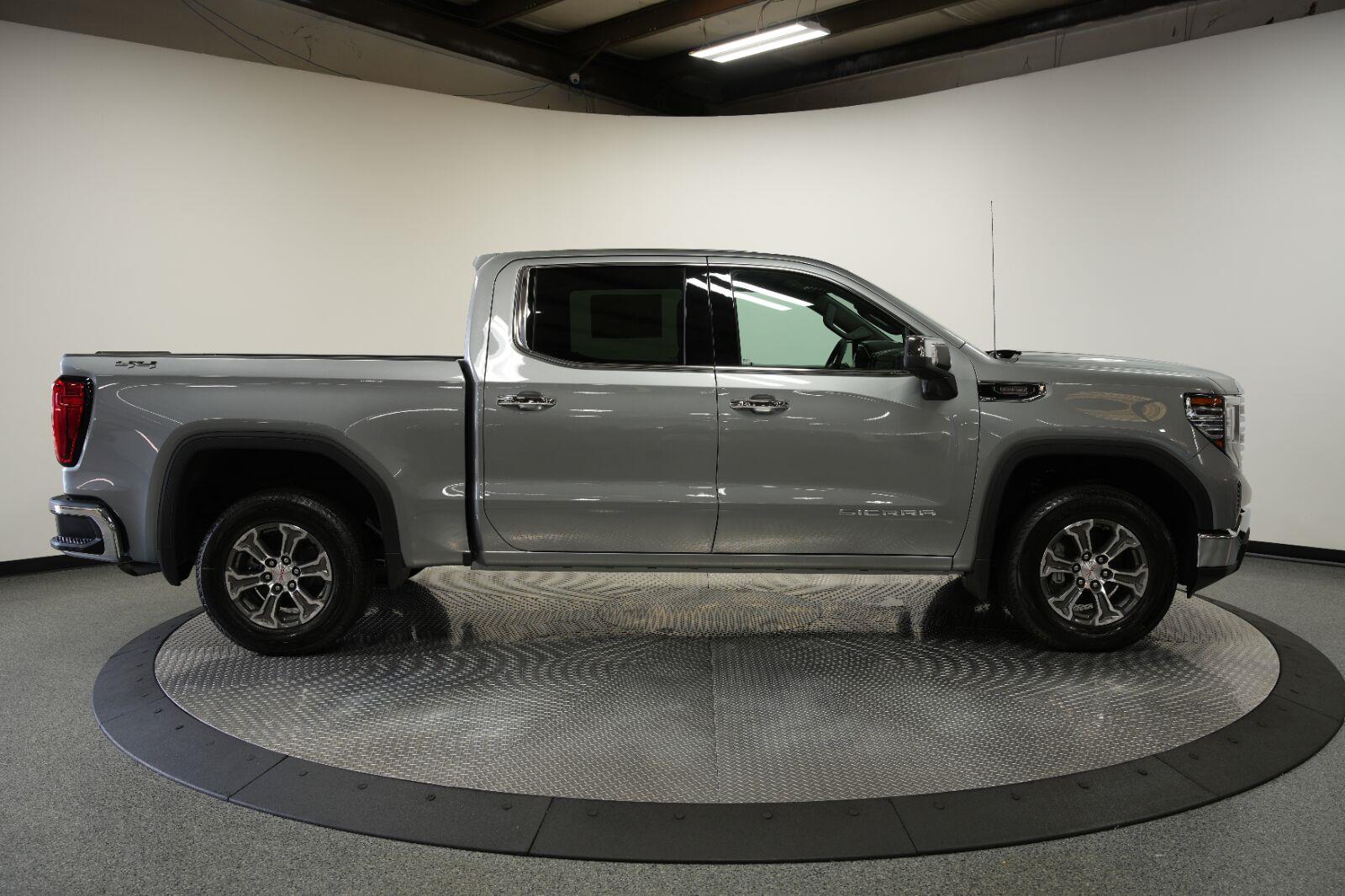 2026 GMC Sierra 1500 SLT - Photo 9