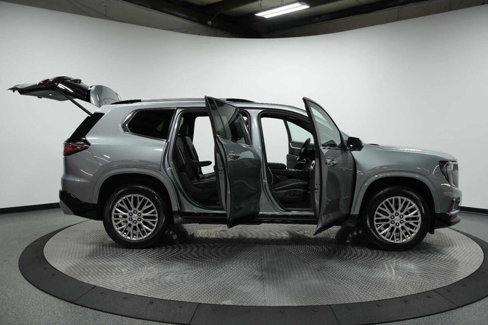 2026 GMC Acadia Denali - Photo 9