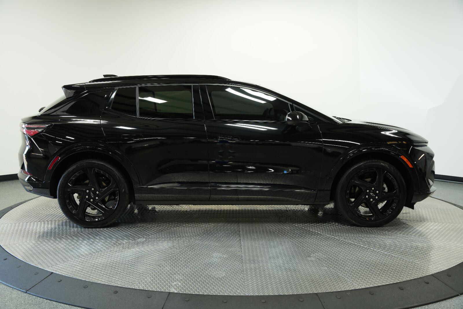 2024 Chevrolet Equinox EV Launch Edition - Photo 9