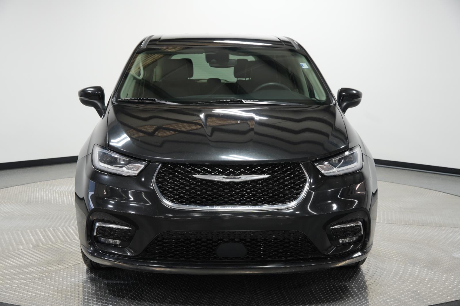 Used 2023 Chrysler Pacifica Touring L with VIN 2C4RC1BG6PR532450 for sale in Kansas City