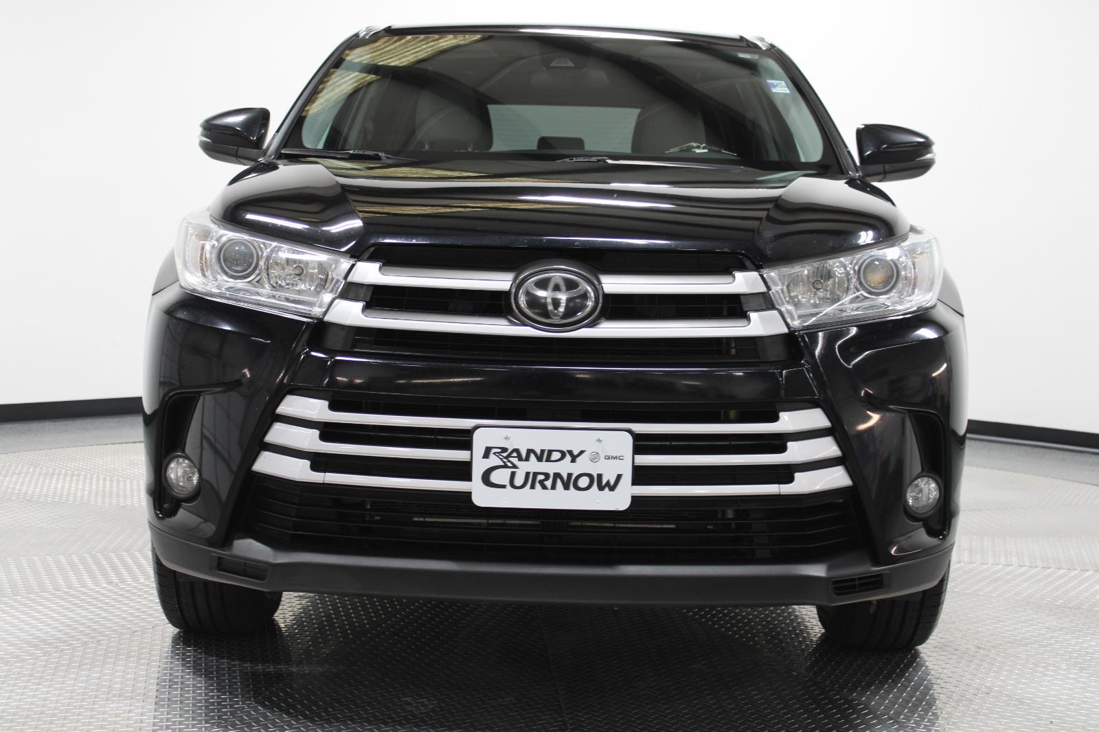 Used 2019 Toyota Highlander LE Plus with VIN 5TDBZRFH9KS996012 for sale in Kansas City