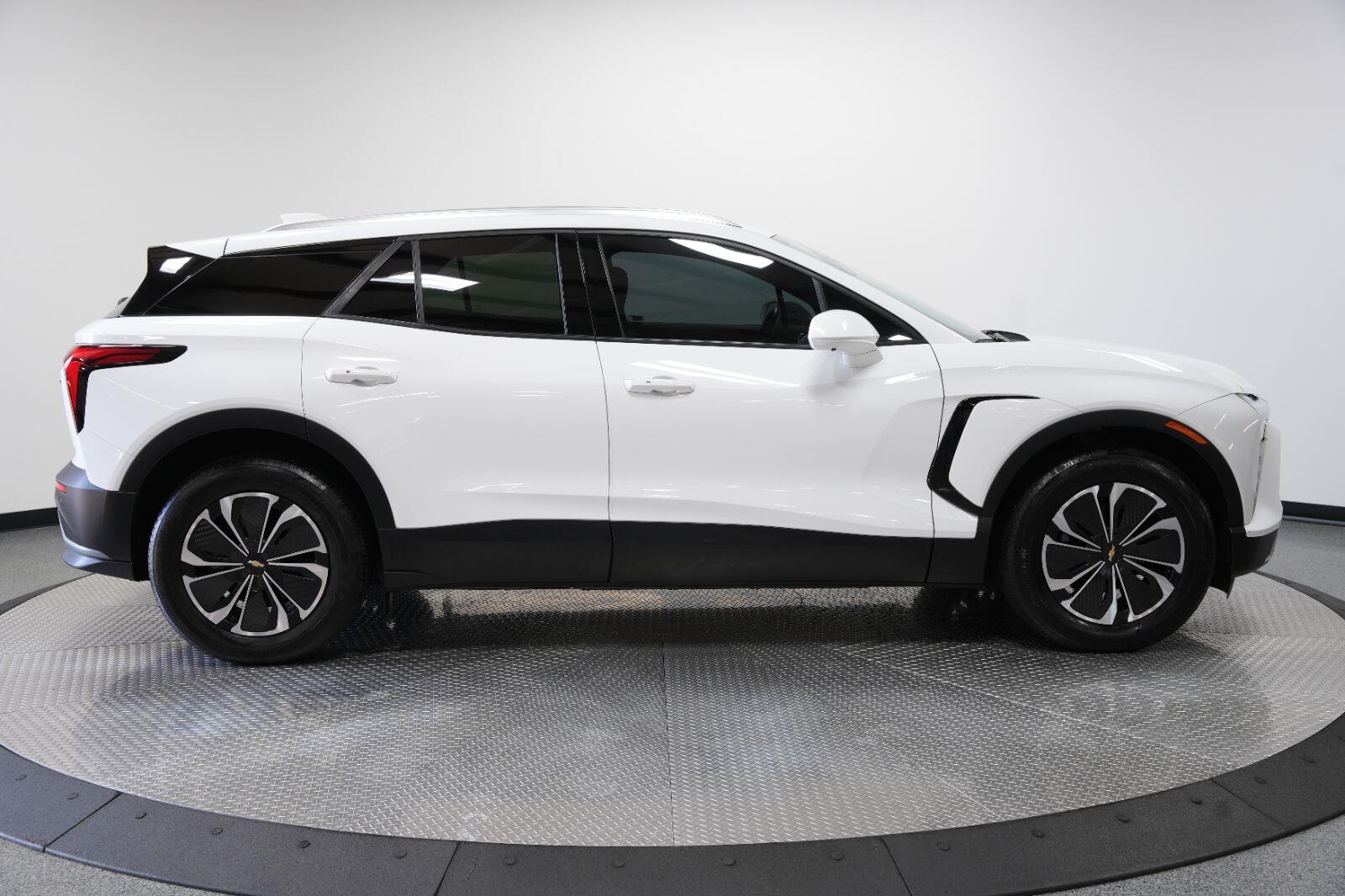 2024 Chevrolet Blazer EV LT - Photo 10
