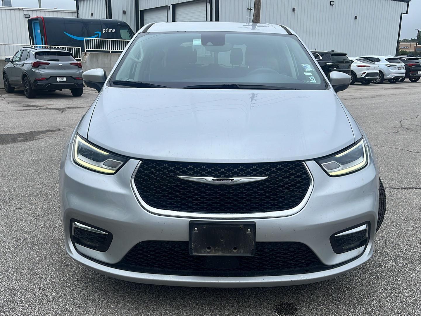 Used 2023 Chrysler Pacifica Touring L with VIN 2C4RC1BG8PR613322 for sale in Kansas City