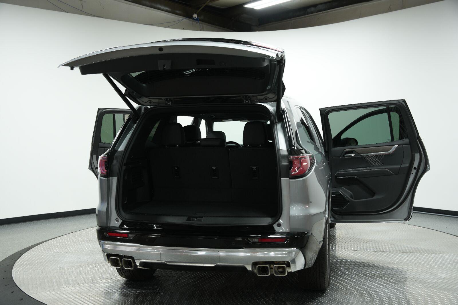 2026 GMC Acadia Denali - Photo 12
