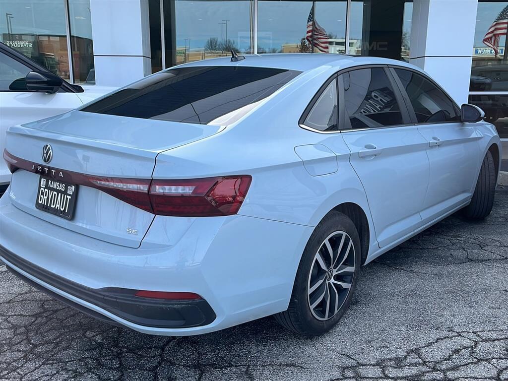 Used 2025 Volkswagen Jetta SE Sedan