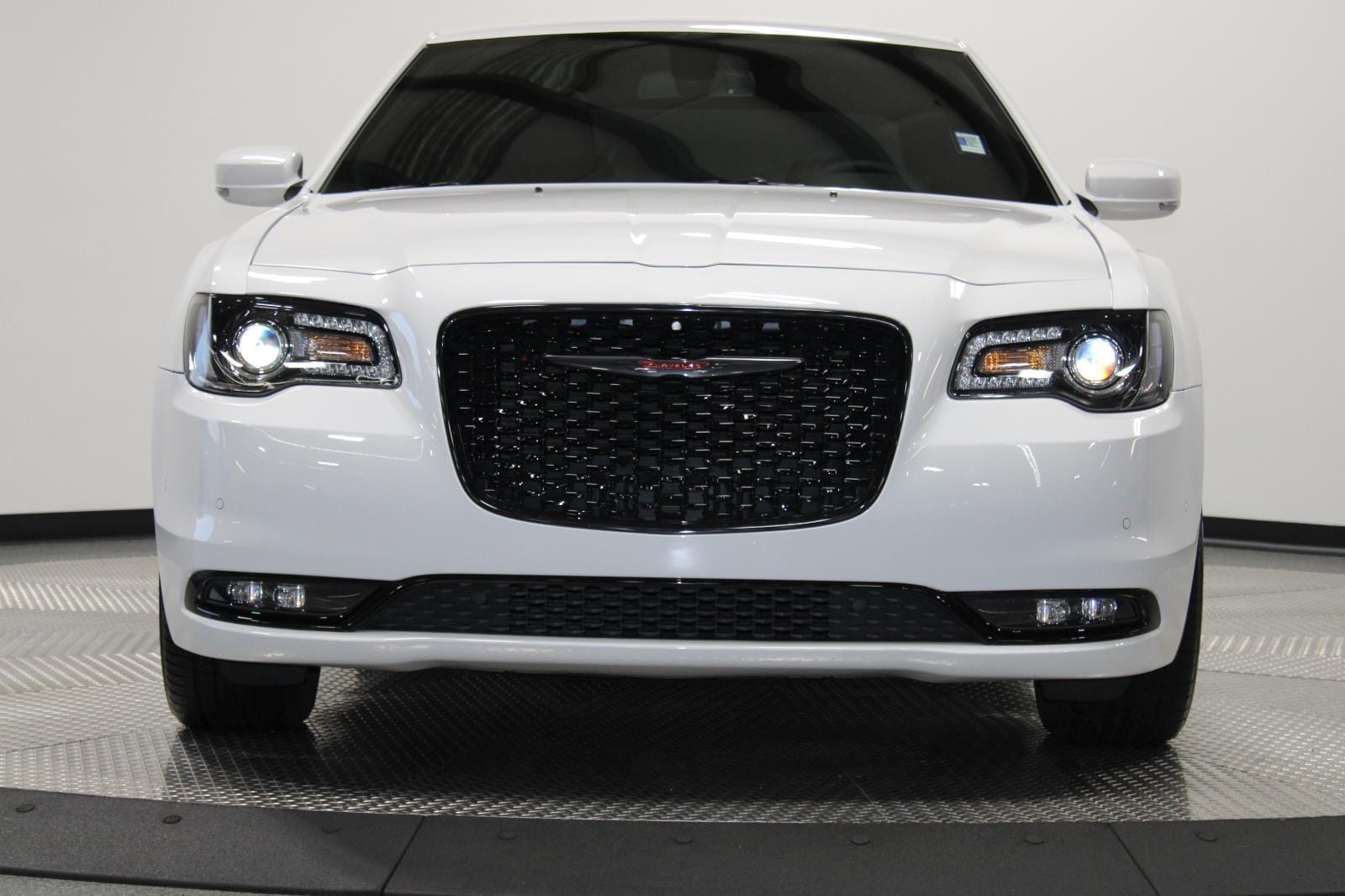 Used 2023 Chrysler 300 S with VIN 2C3CCABG5PH609177 for sale in Kansas City