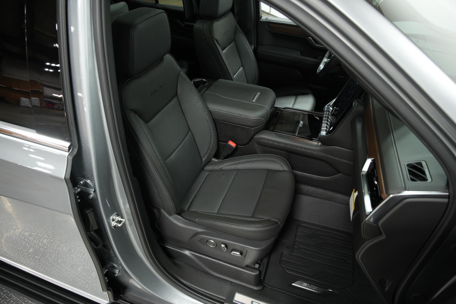 2026 GMC Yukon Denali - Photo 21