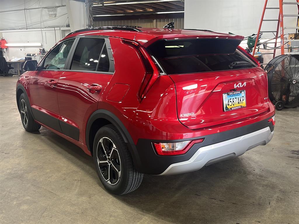 2025 Kia Niro EX photo 2