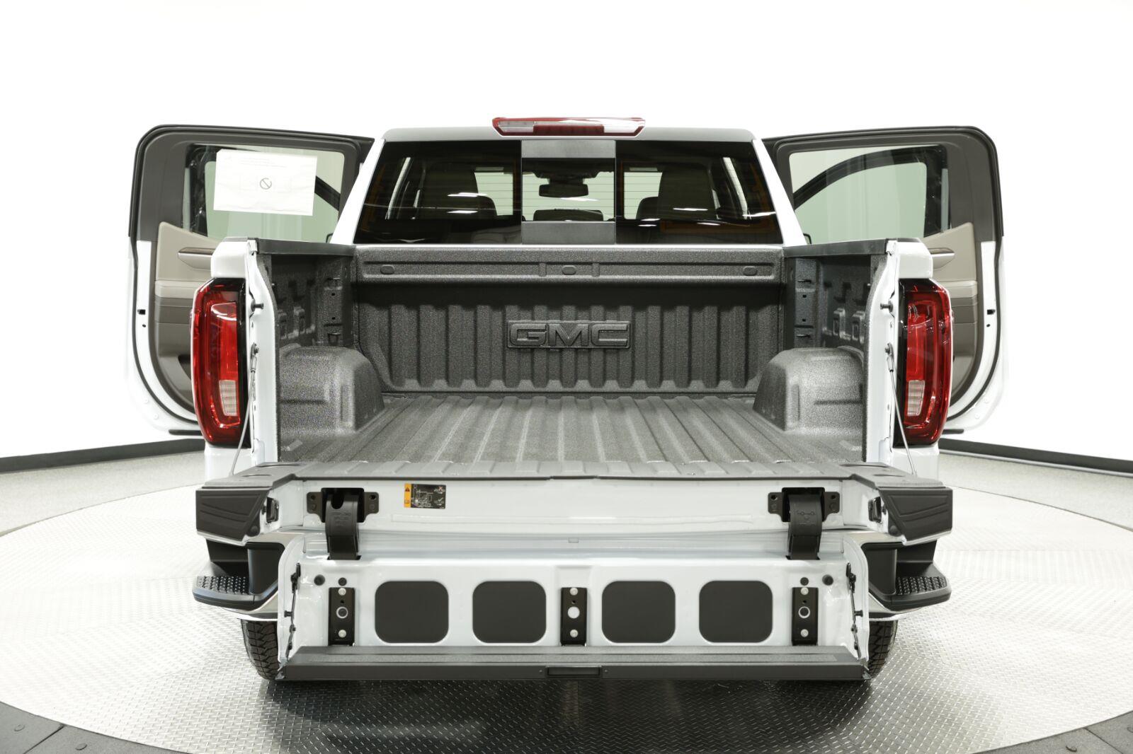 2026 GMC Sierra 1500 SLT - Photo 14
