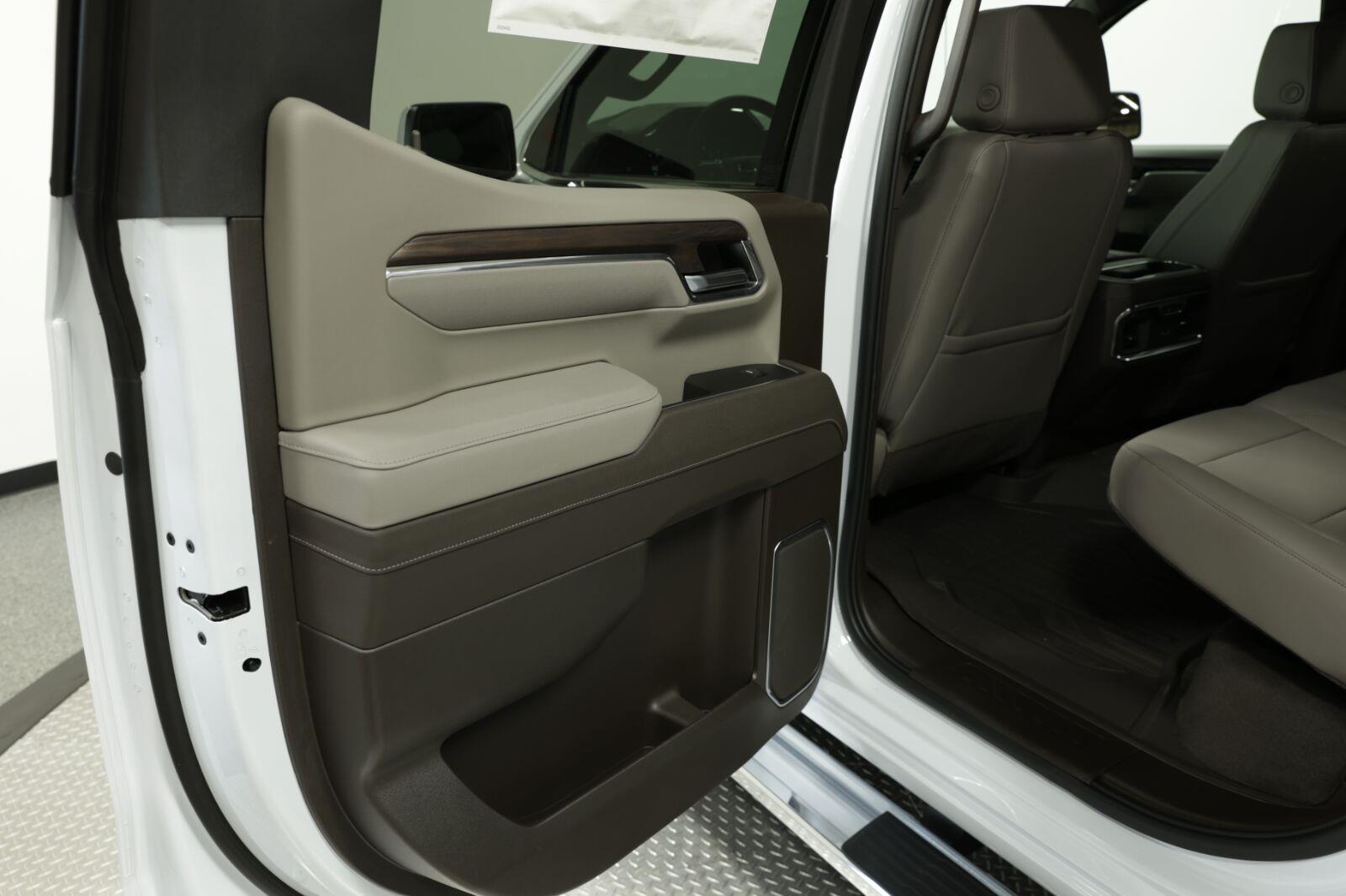 2026 GMC Sierra 1500 SLT - Photo 26