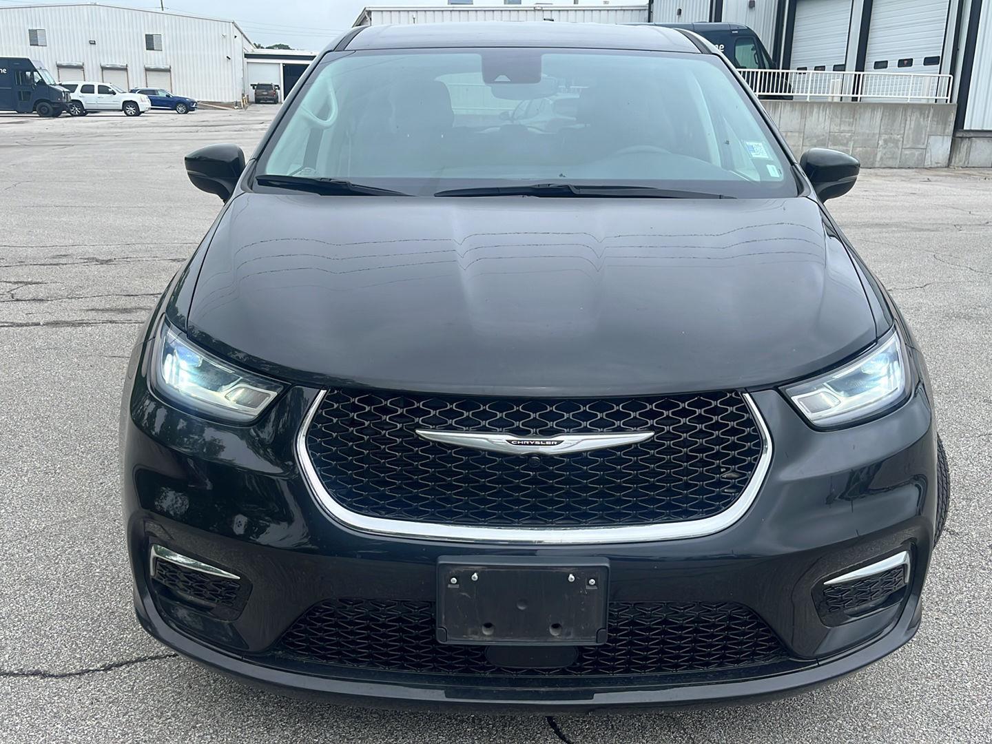 Used 2023 Chrysler Pacifica Touring L with VIN 2C4RC1BG2PR628155 for sale in Kansas City