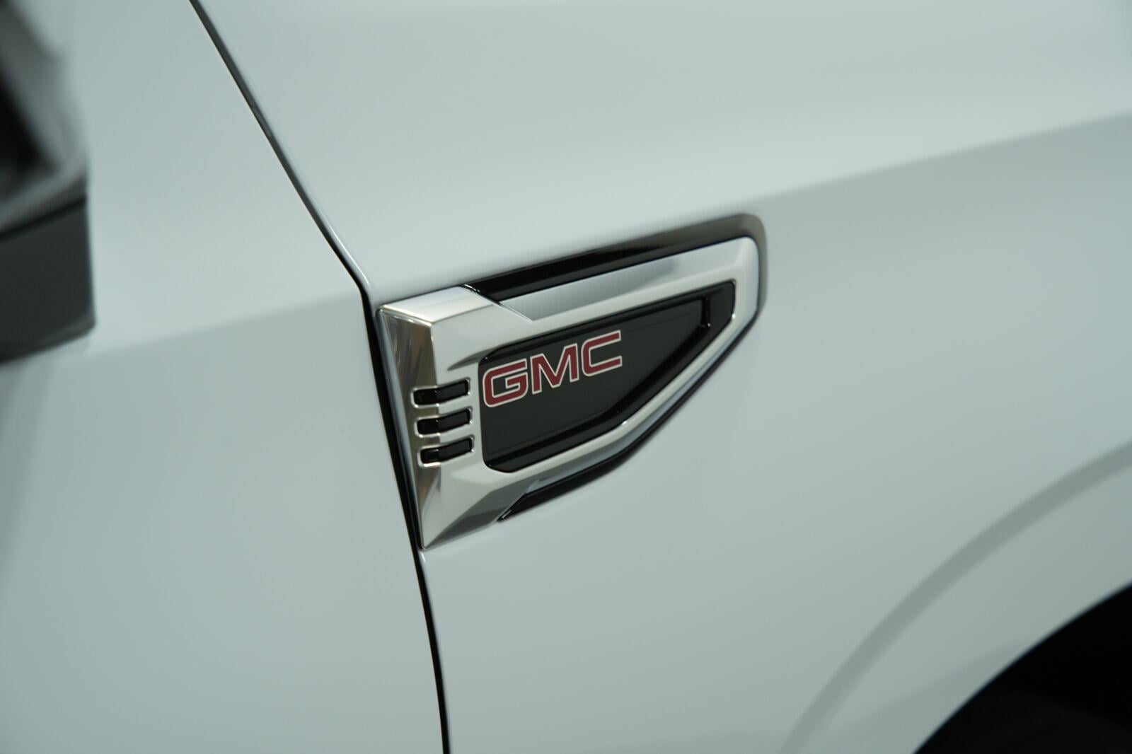 2026 GMC Yukon Denali - Photo 32
