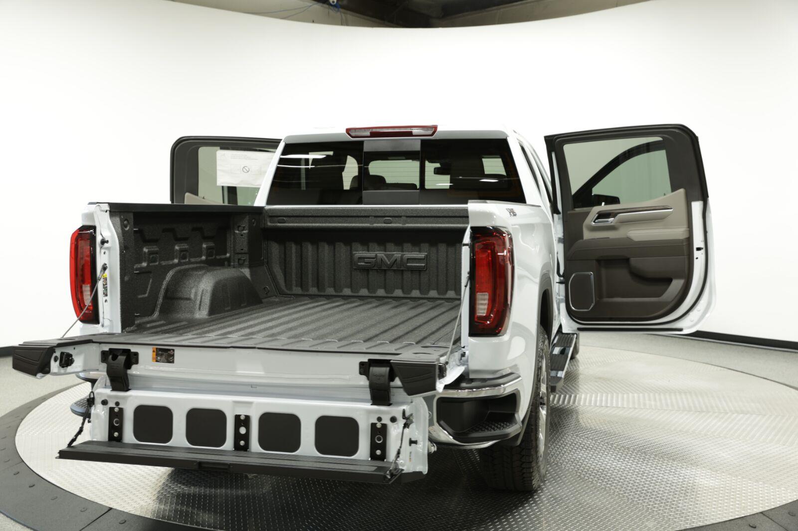 2026 GMC Sierra 1500 SLT - Photo 13