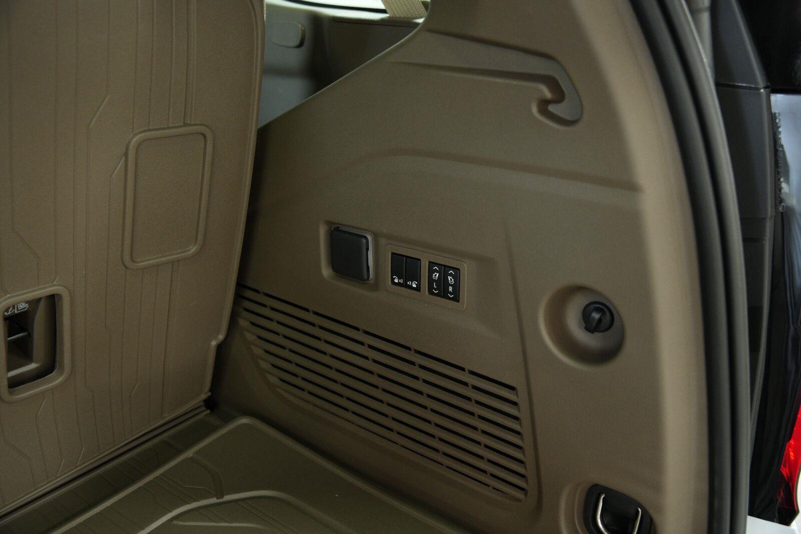 2026 GMC Yukon Denali - Photo 17