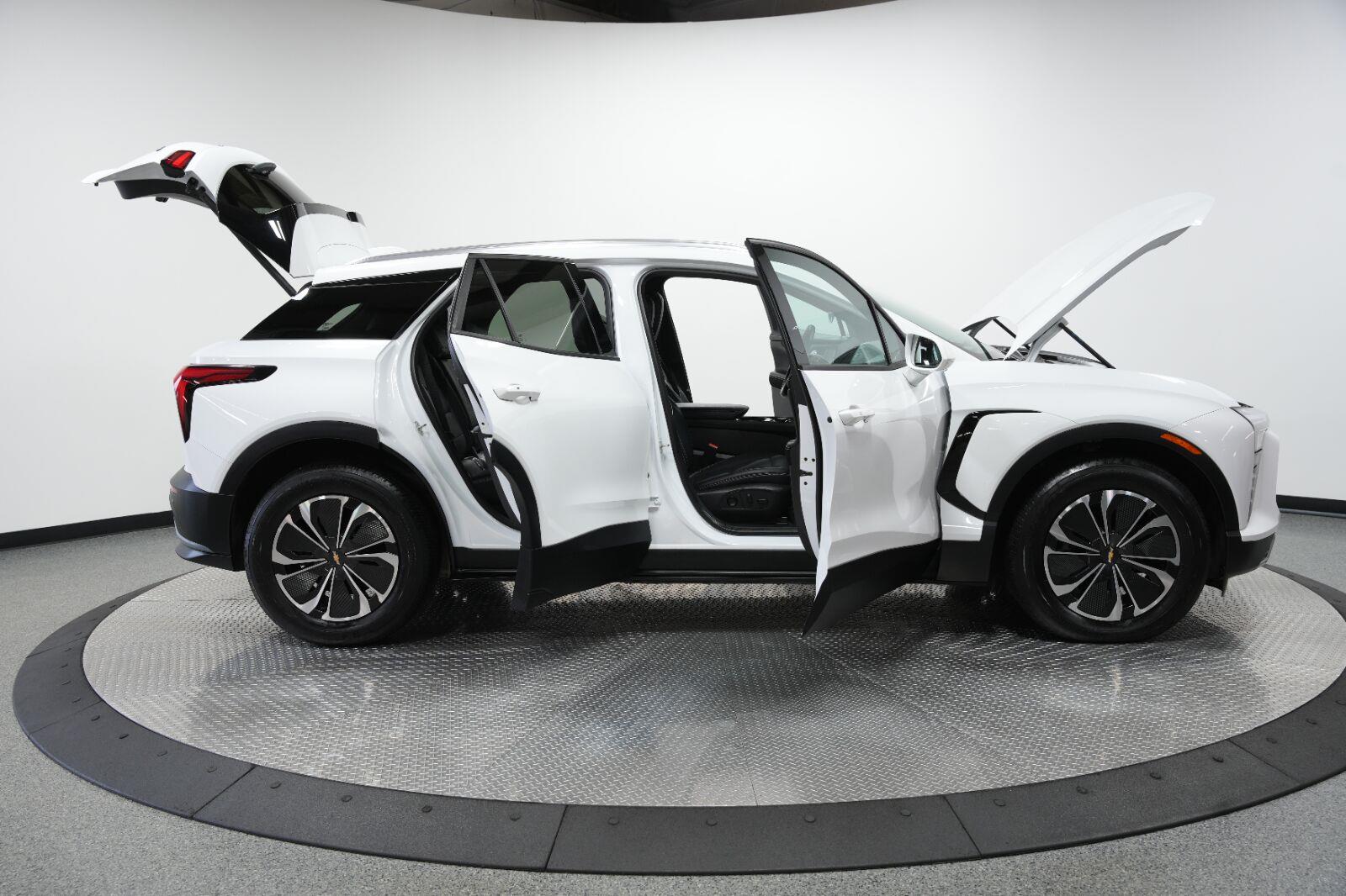 2024 Chevrolet Blazer EV LT - Photo 12