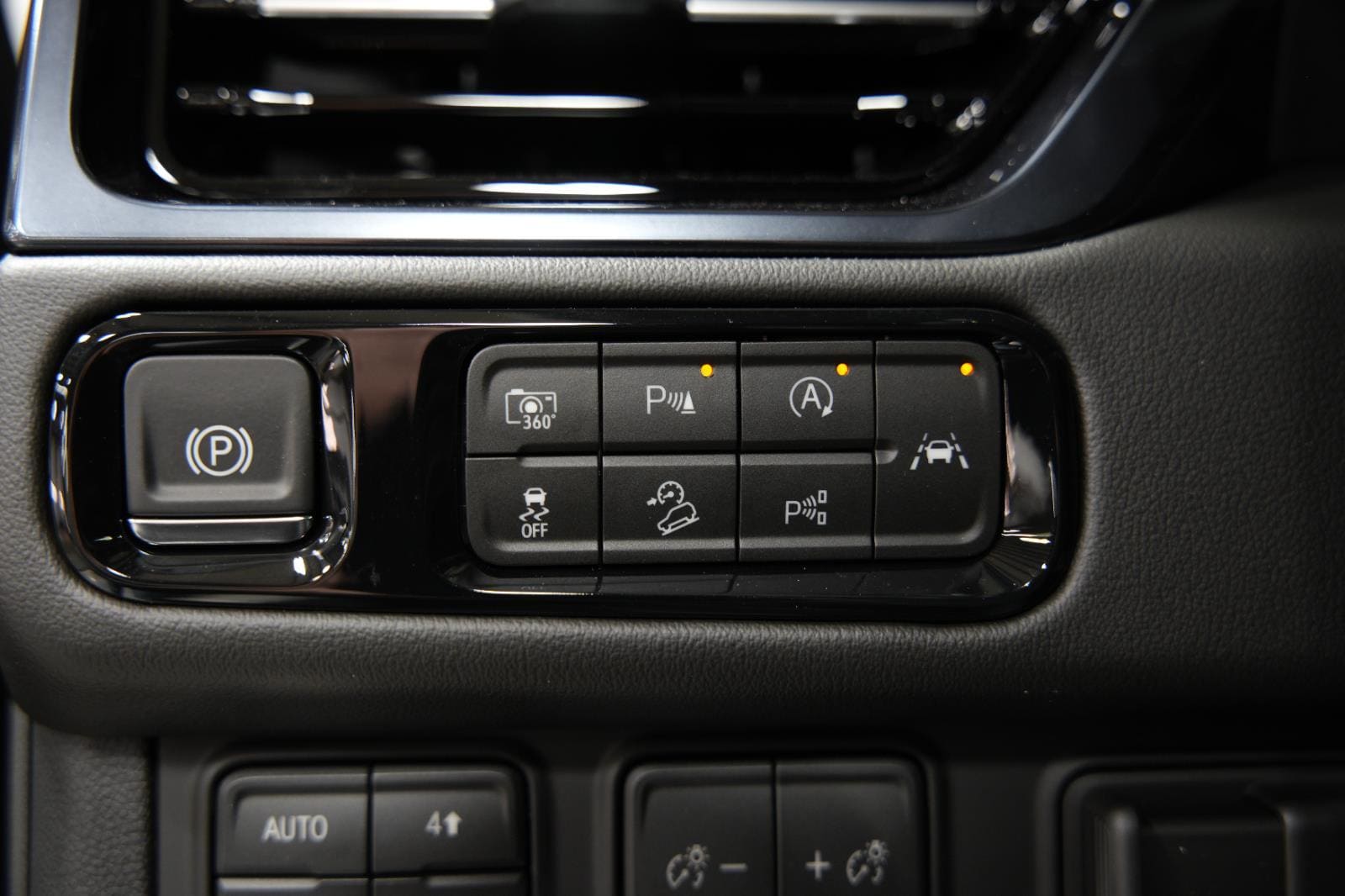 2026 GMC Yukon XL AT4 - Photo 33