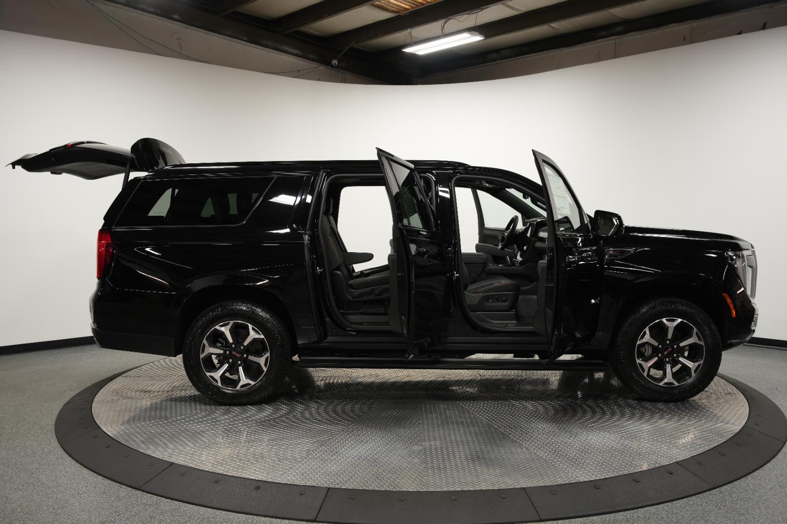 2026 GMC Yukon XL AT4 - Photo 12