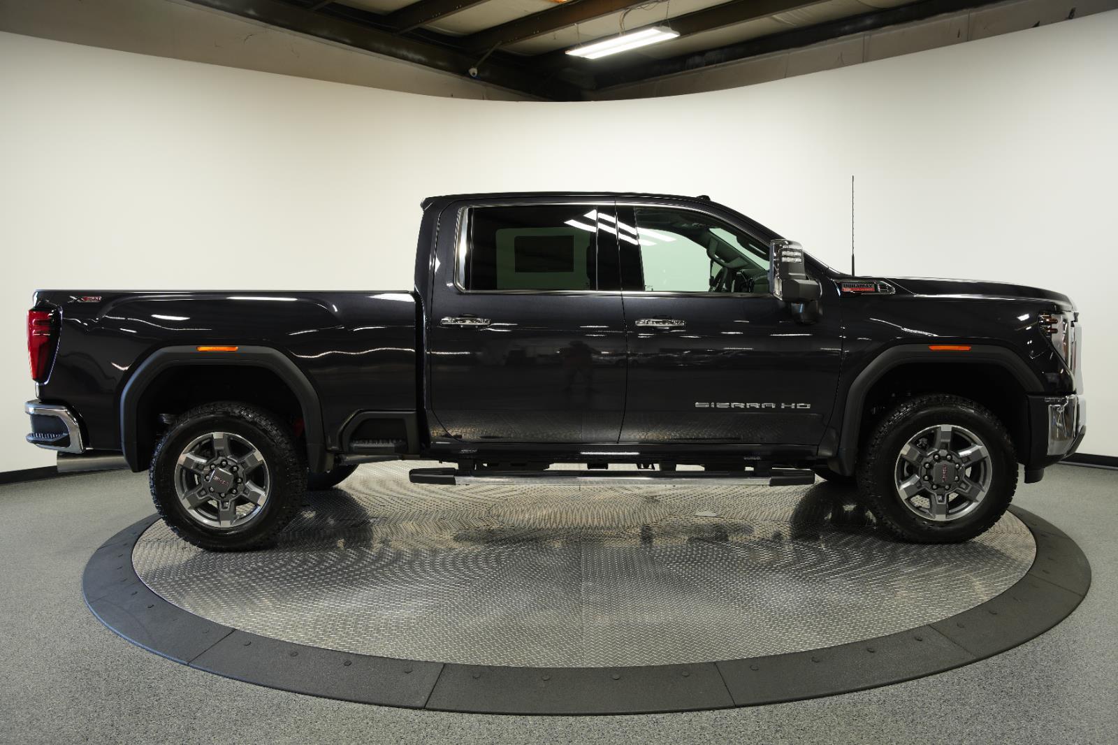 2025 GMC Sierra 2500HD SLT - Photo 9