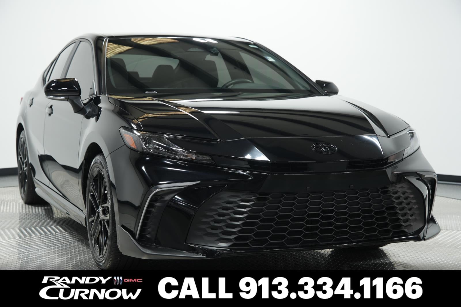 2025 Toyota Camry SE's photo