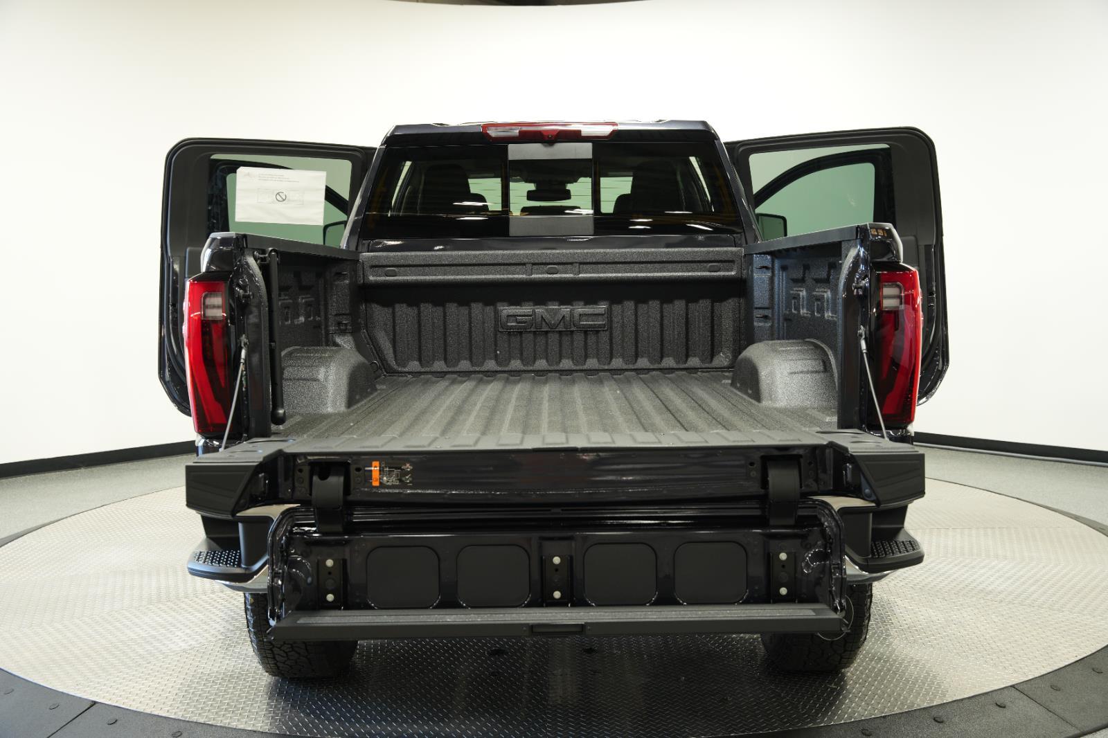 2025 GMC Sierra 2500HD SLT - Photo 13