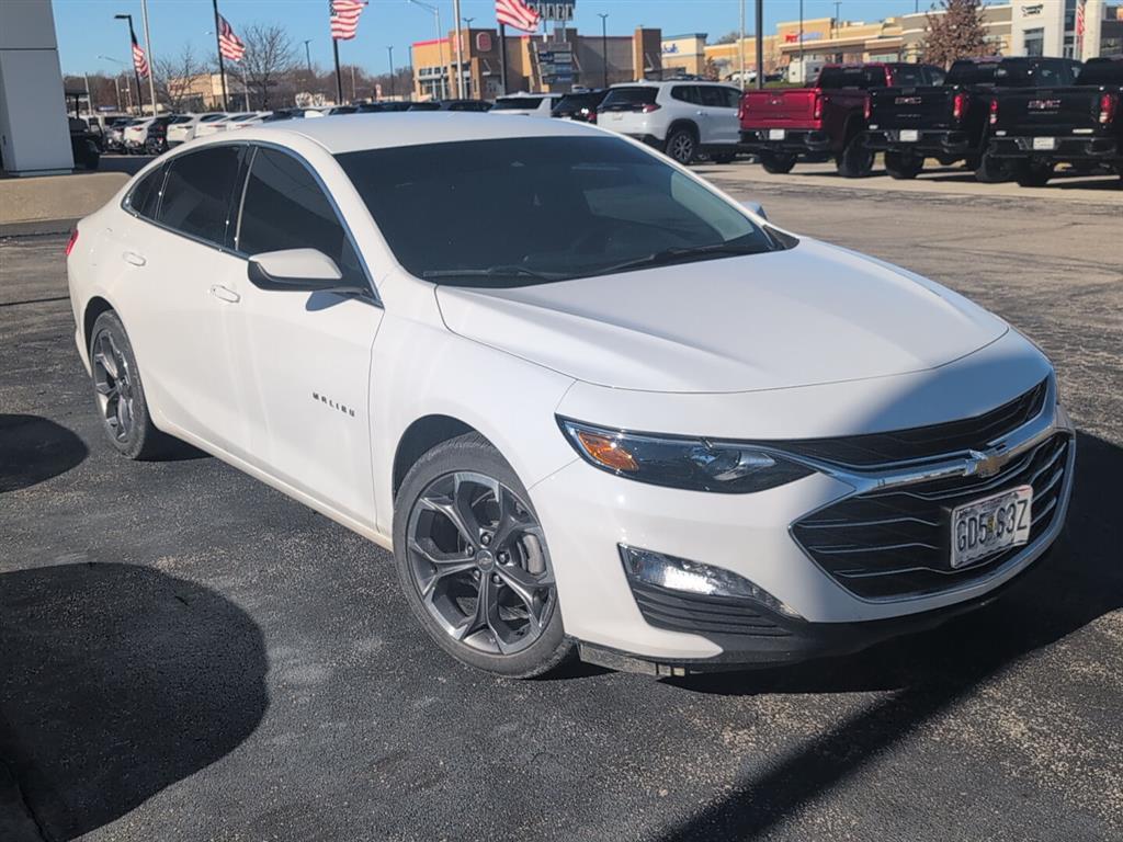 2024 Chevrolet Malibu 1LT photo 2