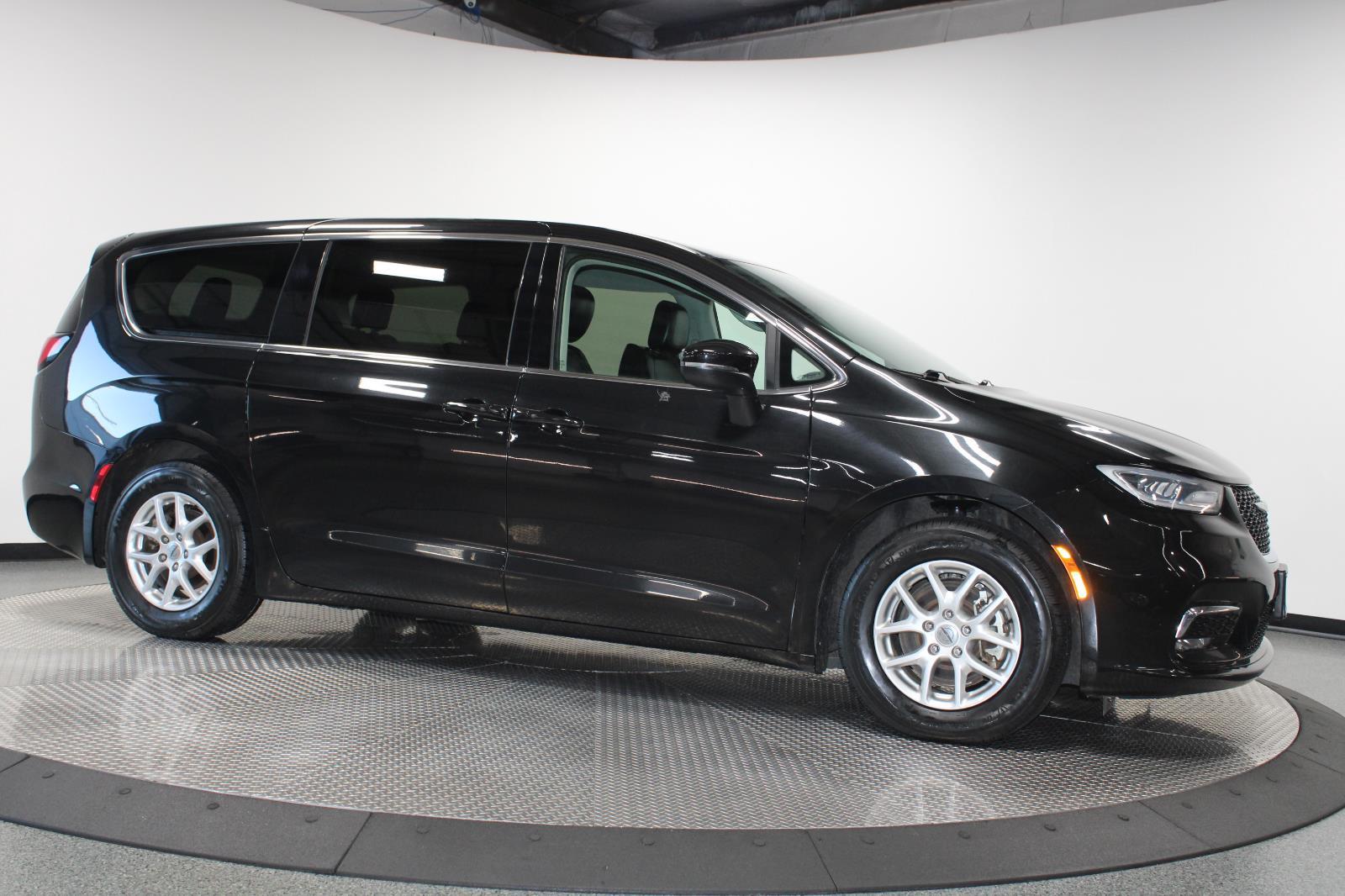 2023 Chrysler Pacifica Touring L - Photo 14